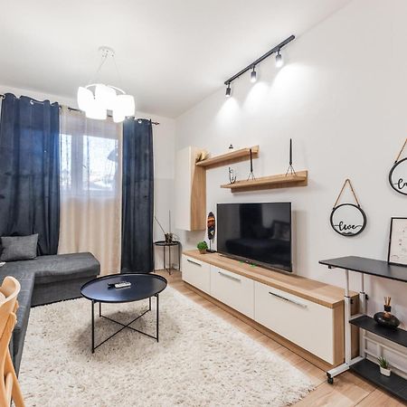 Noir Apartment By Kondo Stays Tirana Exterior foto